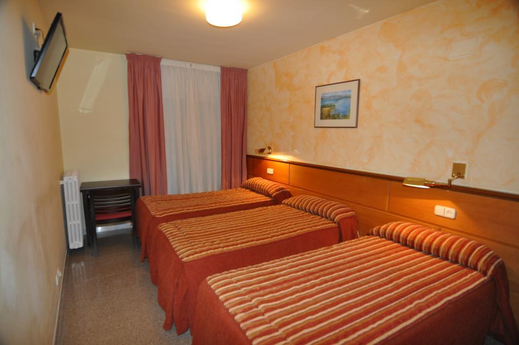 Hotel Sole Pobla de Segur Quarto foto