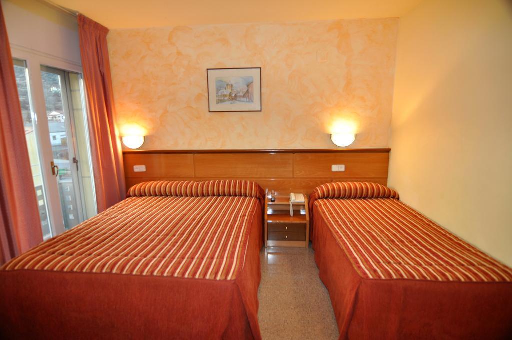 Hotel Sole Pobla de Segur Quarto foto
