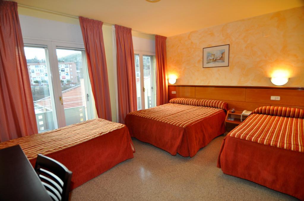 Hotel Sole Pobla de Segur Quarto foto