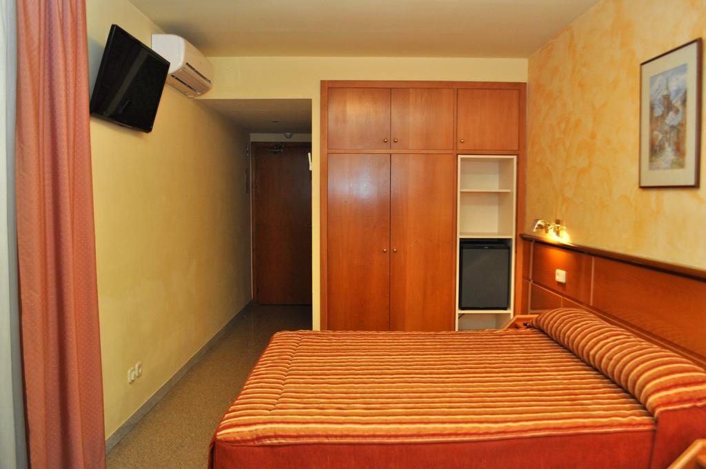 Hotel Sole Pobla de Segur Quarto foto