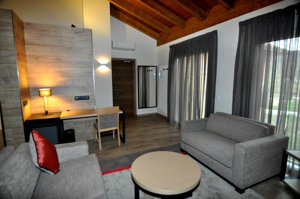 Hotel Sole Pobla de Segur Quarto foto