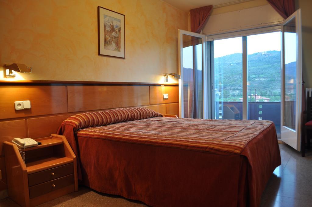 Hotel Sole Pobla de Segur Quarto foto